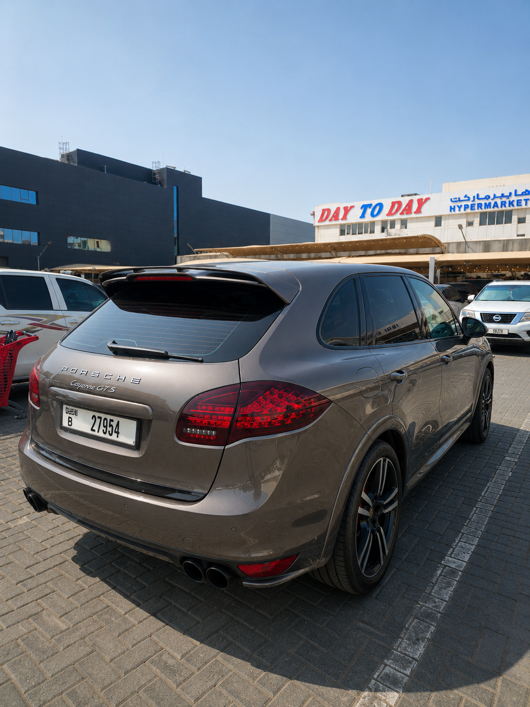 Темно-коричневый Porsche Cayenne GTS 2014 год