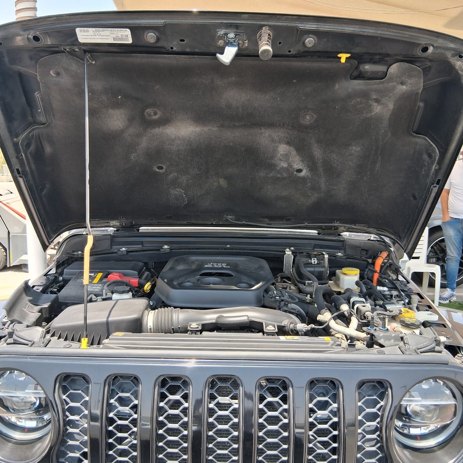 Черный Jeep Wrangler 4xe Unlimited Sahara 2021 год