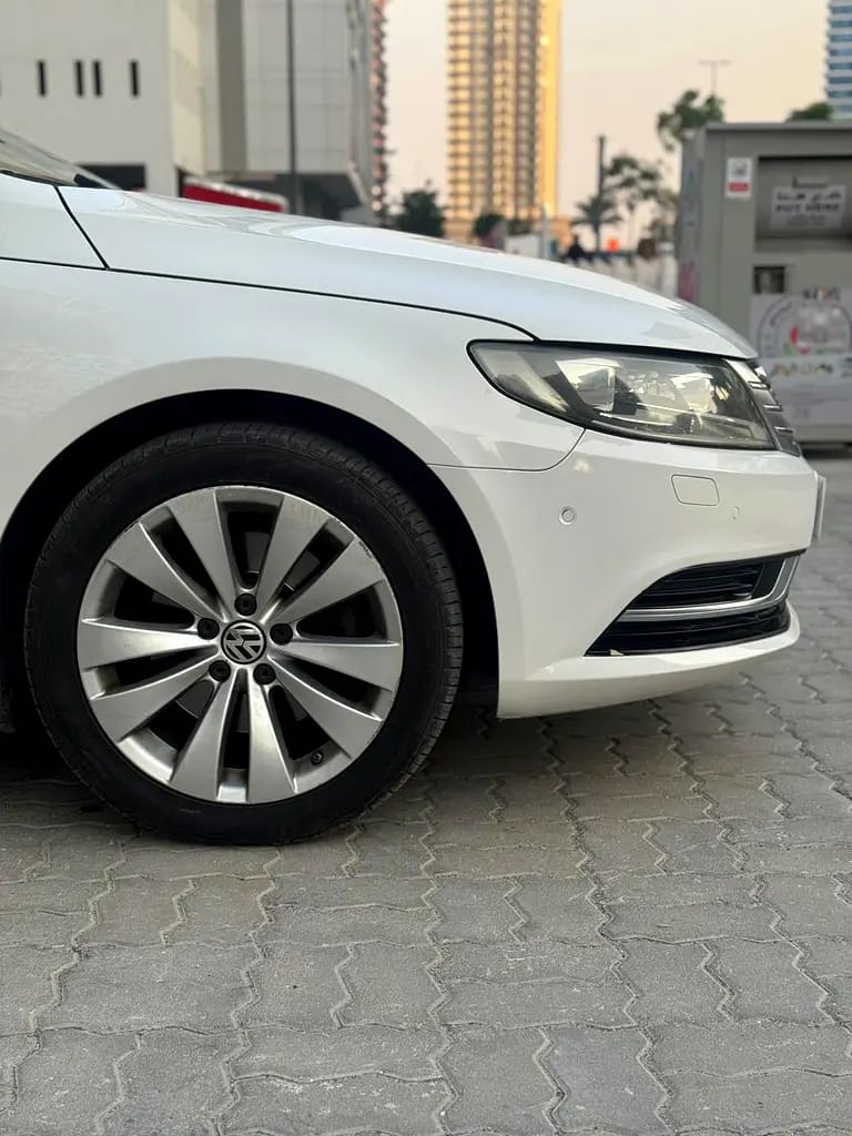 Weiß Volkswagen Passat CC 2015
