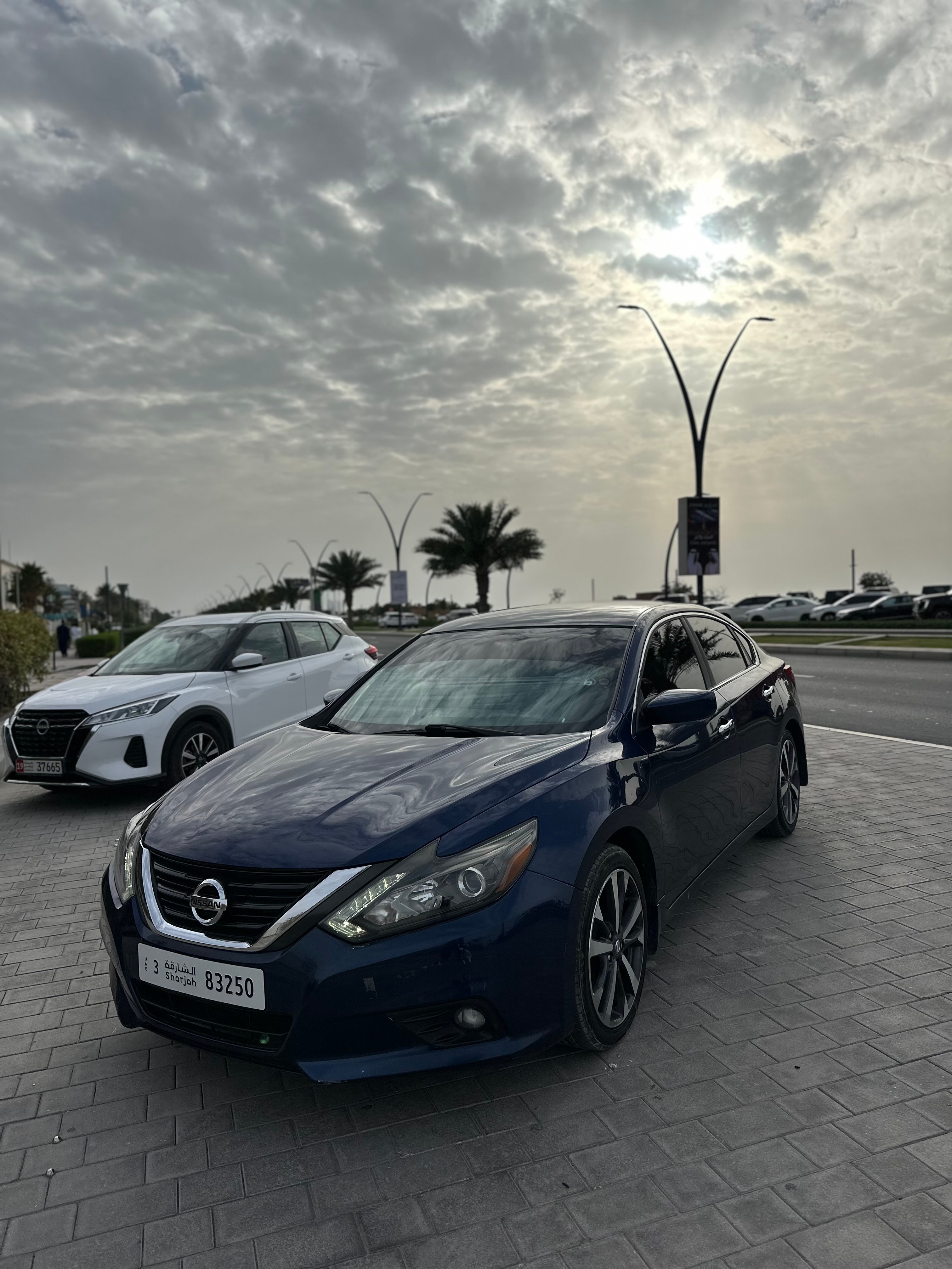 Blauw Nissan Altima 2.5 SR 2016