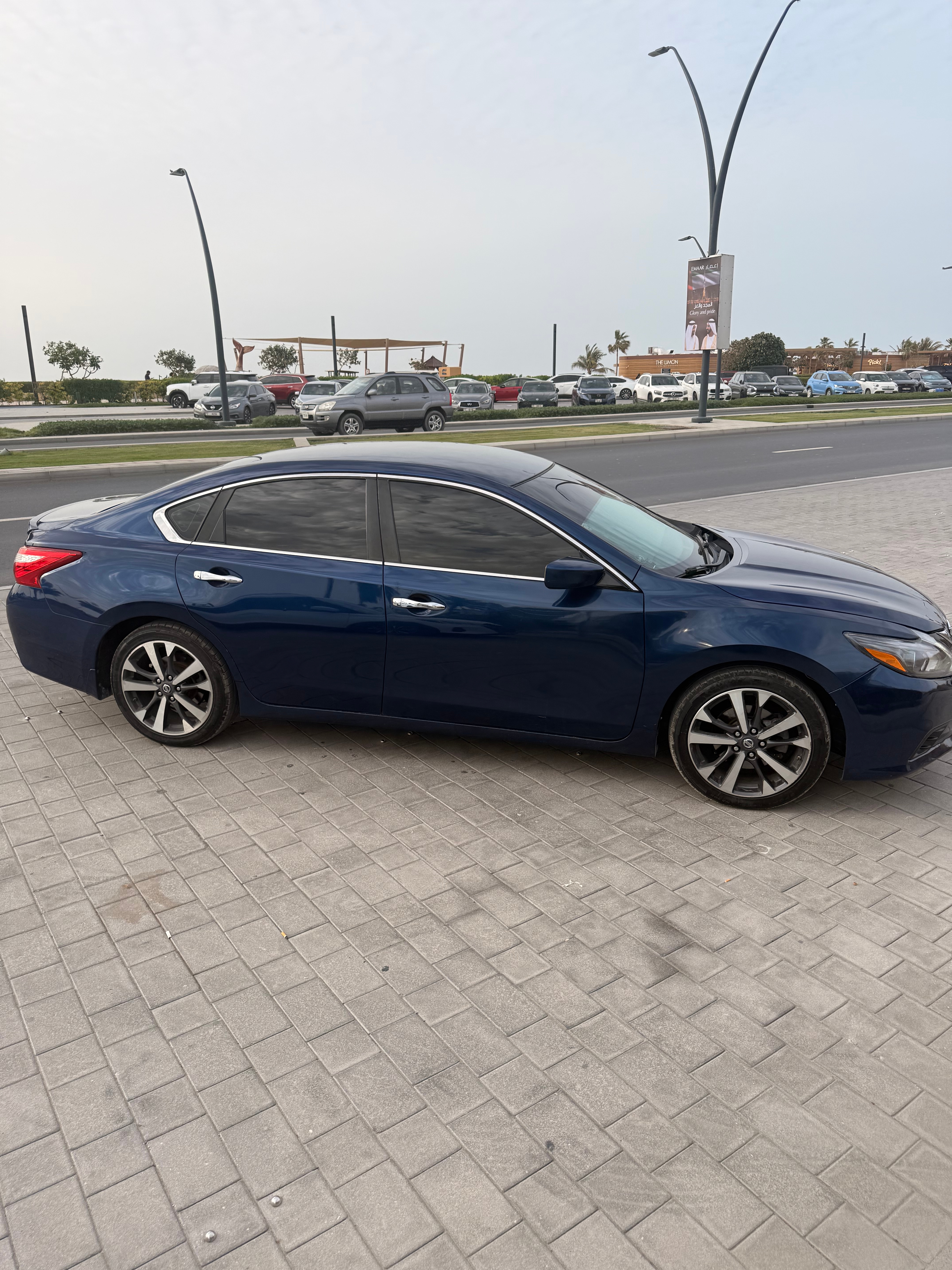 Blauw Nissan Altima 2.5 SR 2016