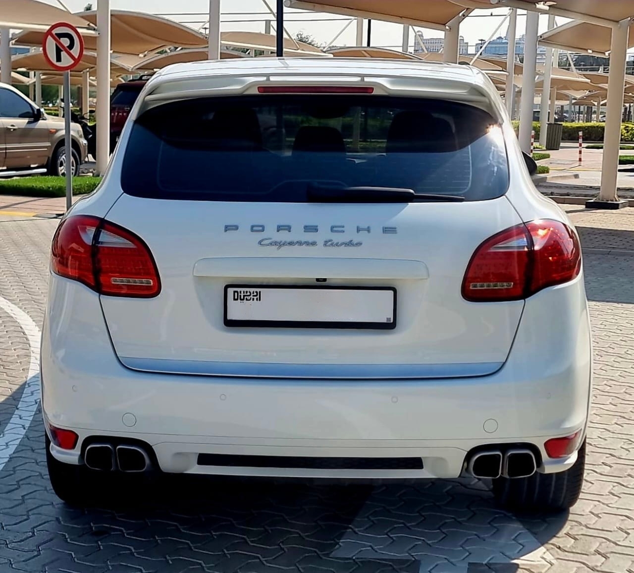 White Porsche Cayenne Turbo 2013