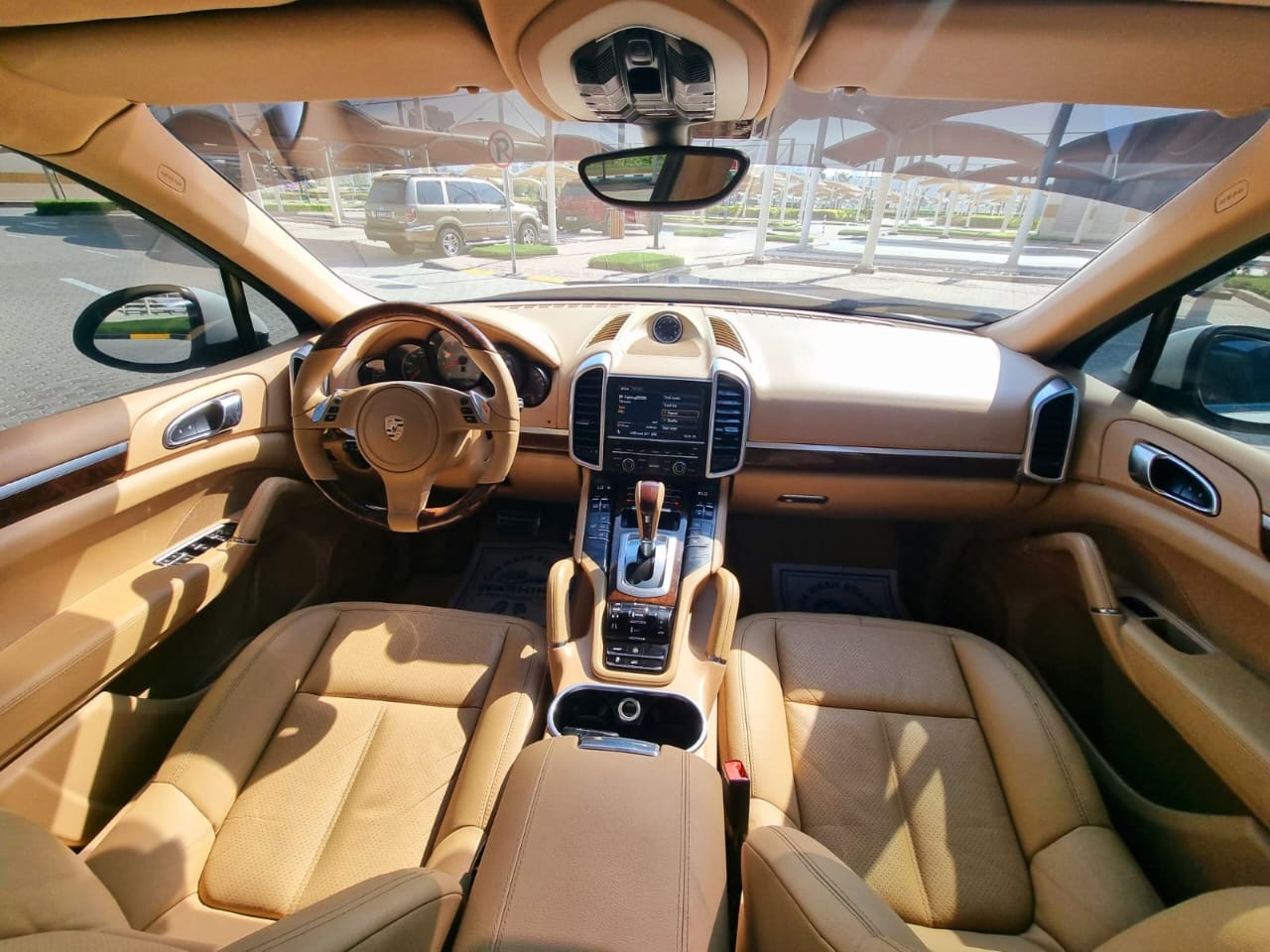 White Porsche Cayenne Turbo 2013