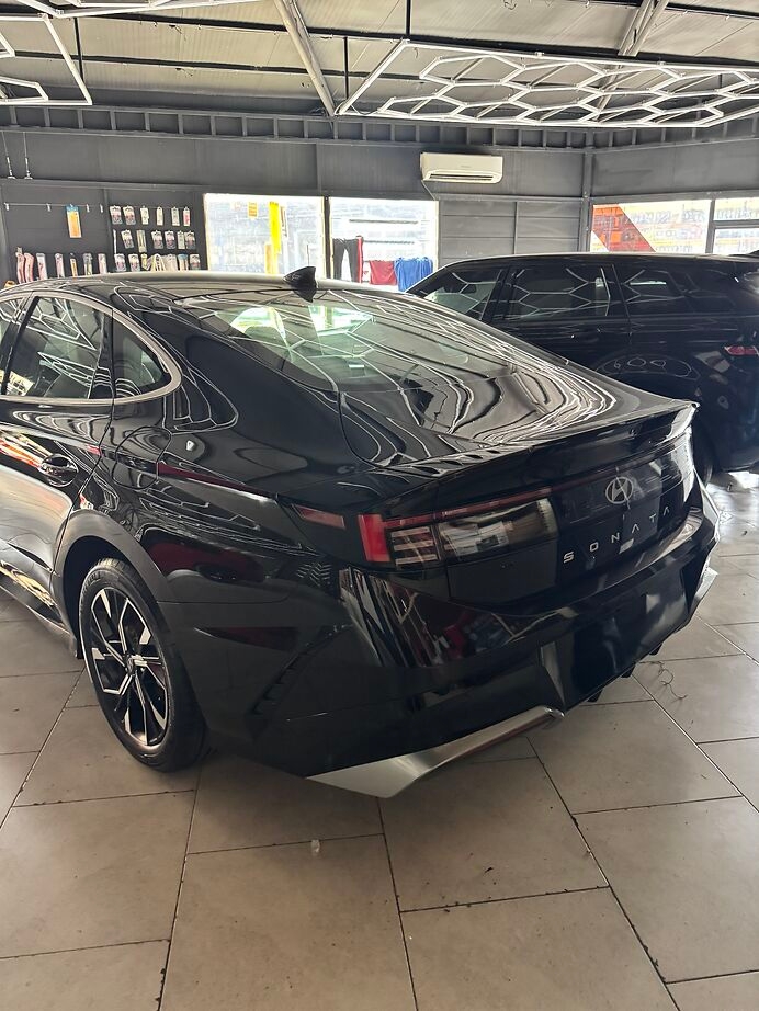 Tiefes Blau Hyundai Sonata Standard 2025