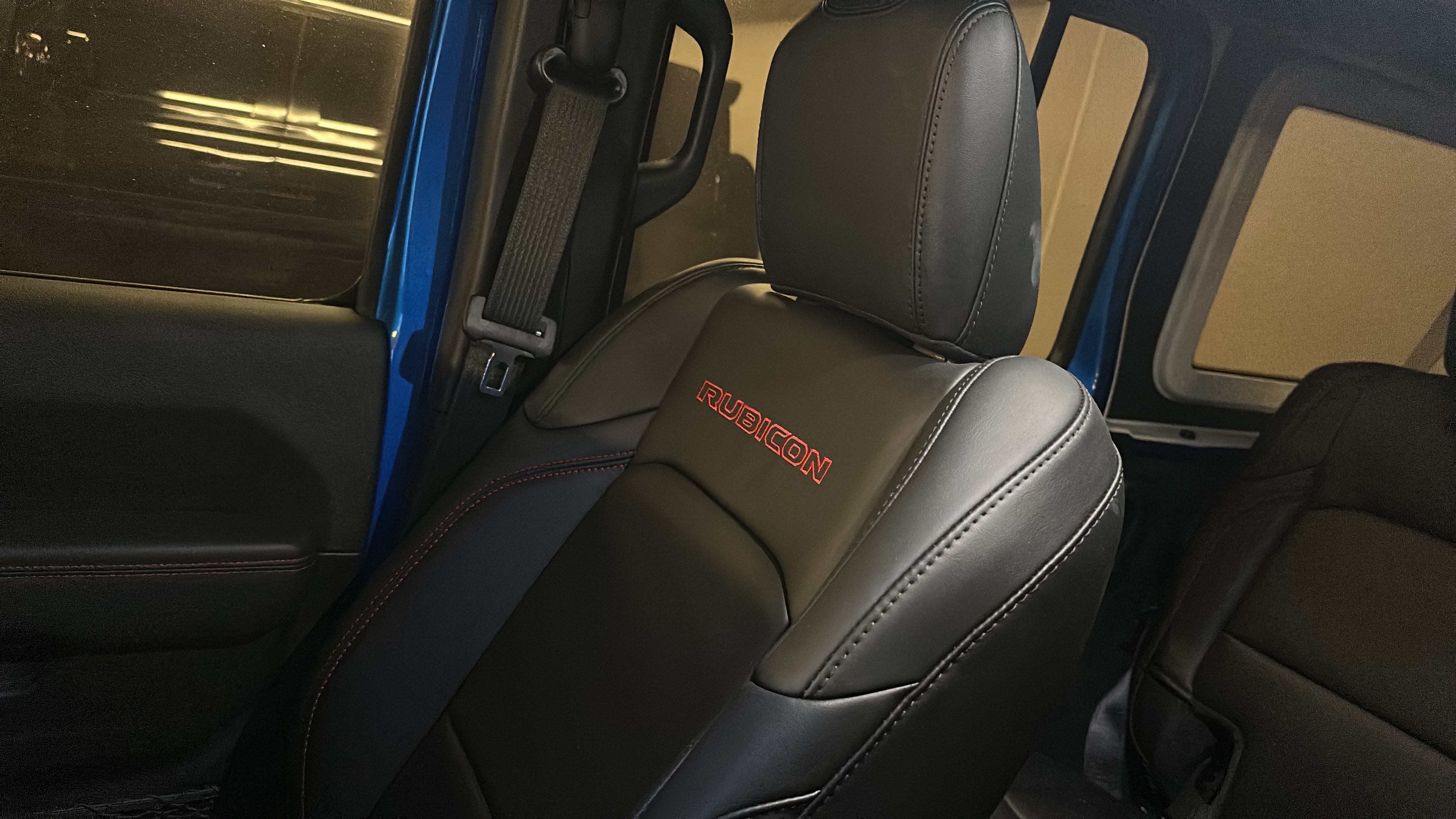Azul Jeep Wrangler Rubicon 2024