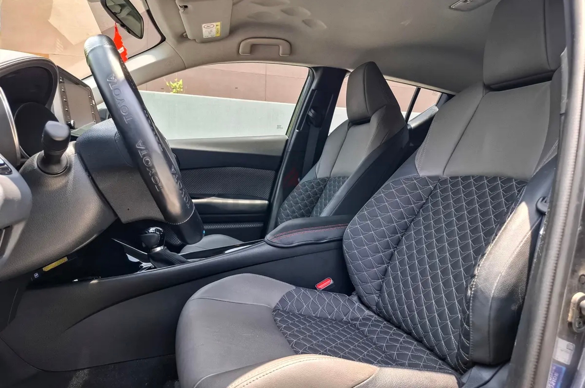 Metalik Gri Toyota CHR VX HYBRID 2023