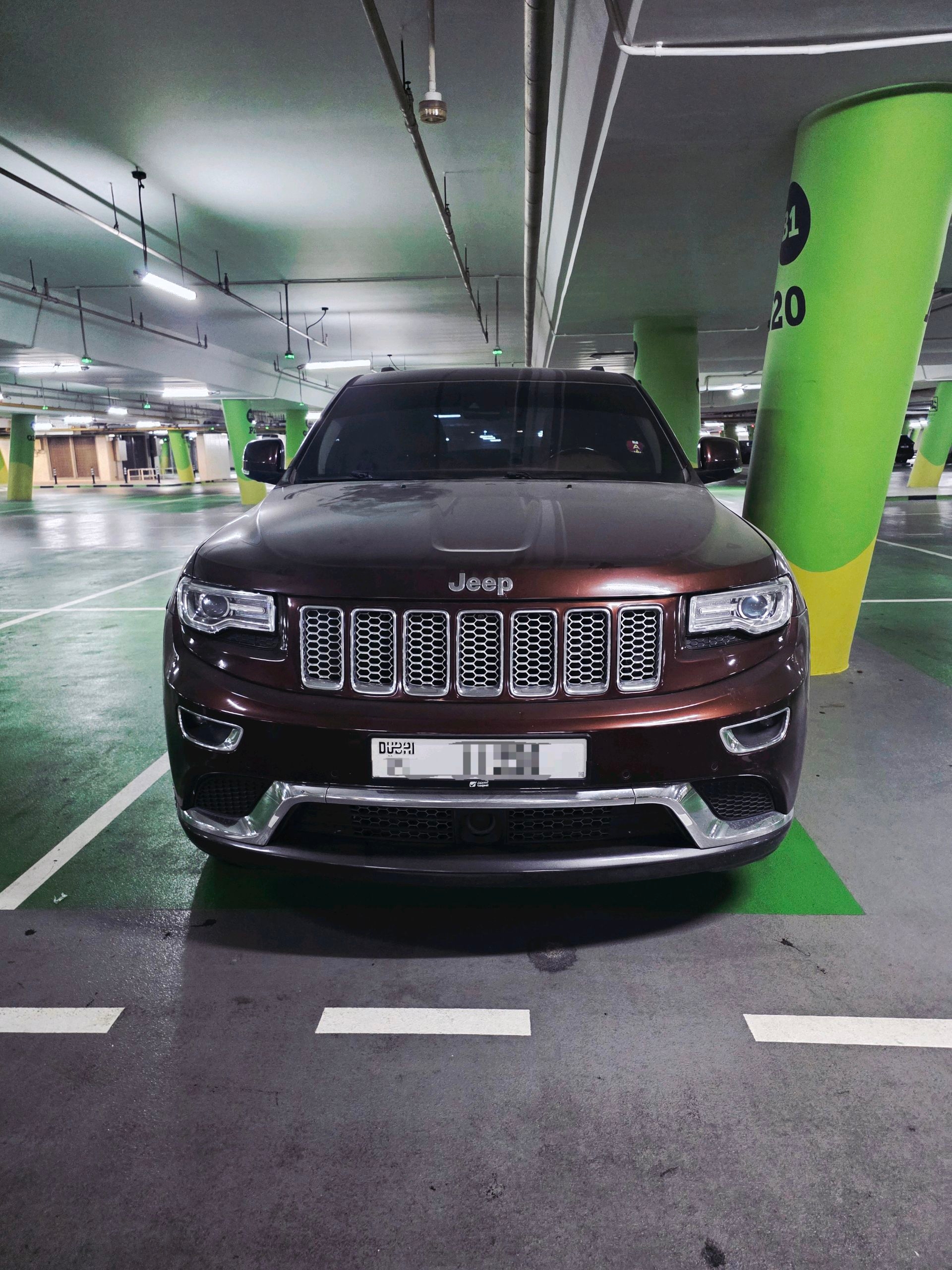Marrón oscuro Jeep Grand Cherokee Summit 2015