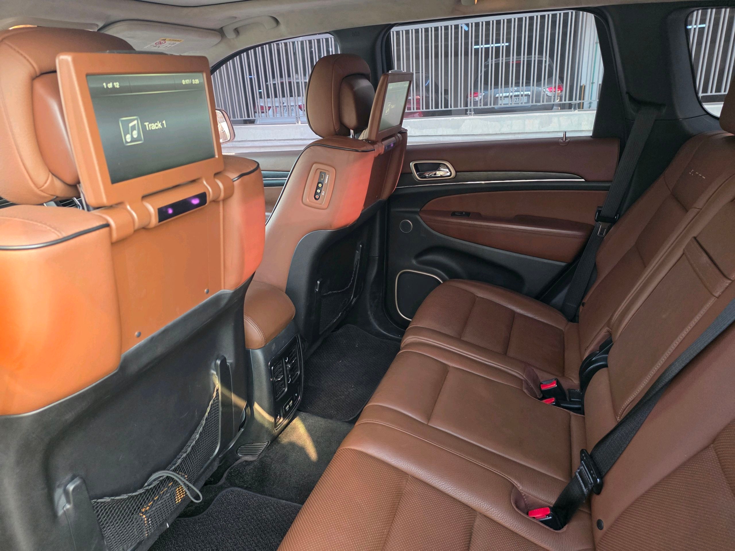 Marrón oscuro Jeep Grand Cherokee Summit 2015