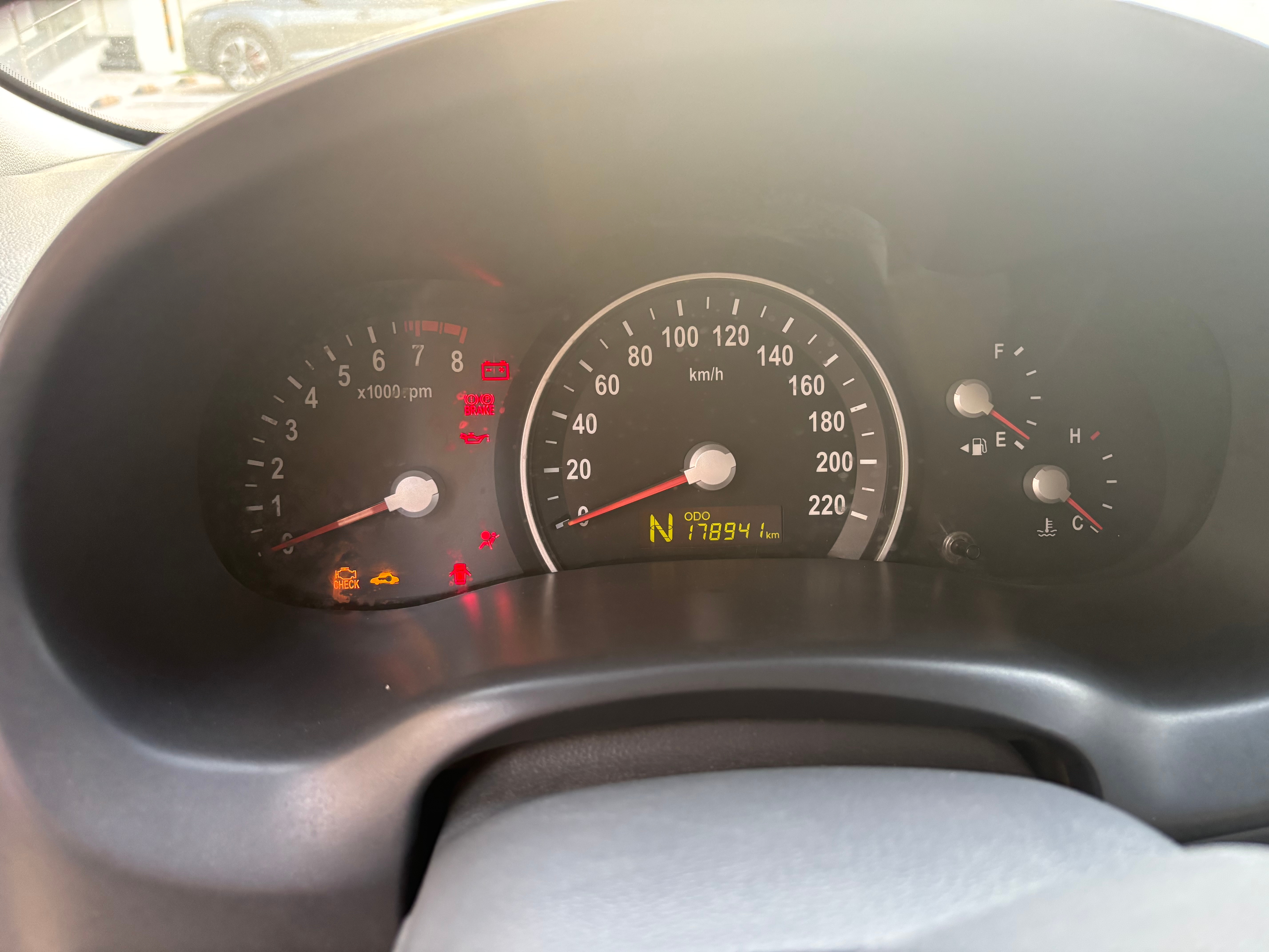D'argento Kia Grand Carnival LX 2015