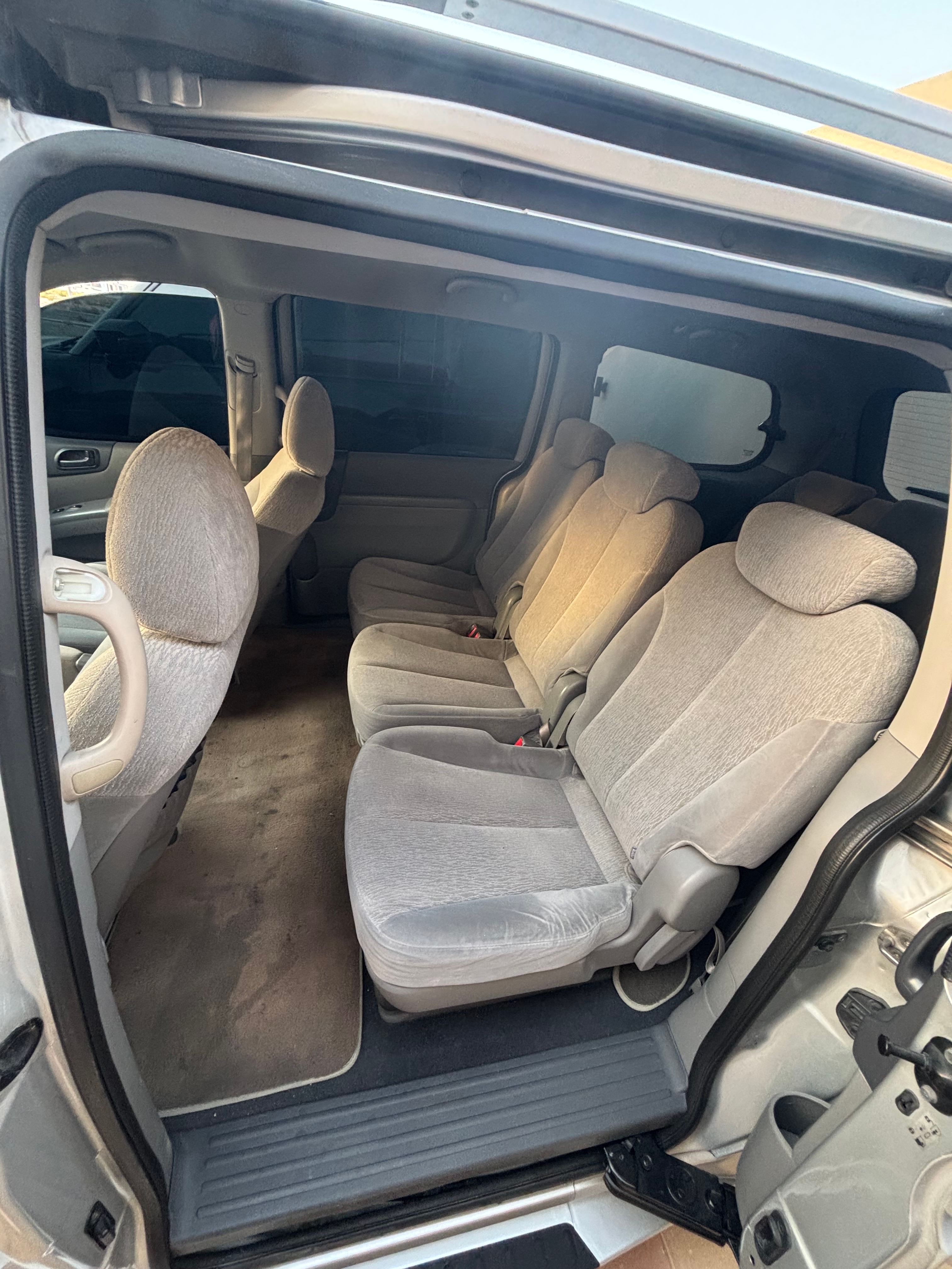 D'argento Kia Grand Carnival LX 2015