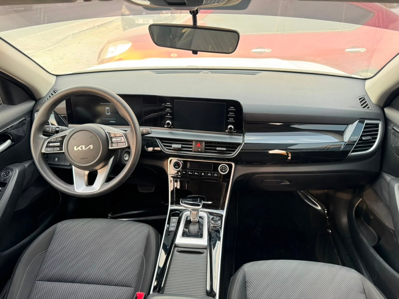 White Kia Seltos S 2024