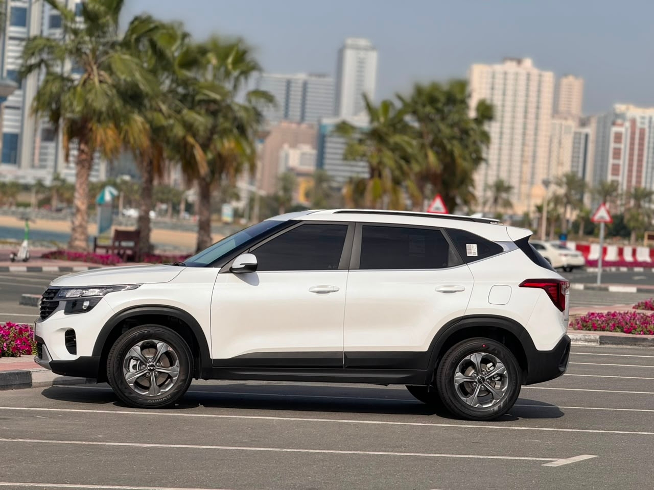 White Kia Seltos S 2024