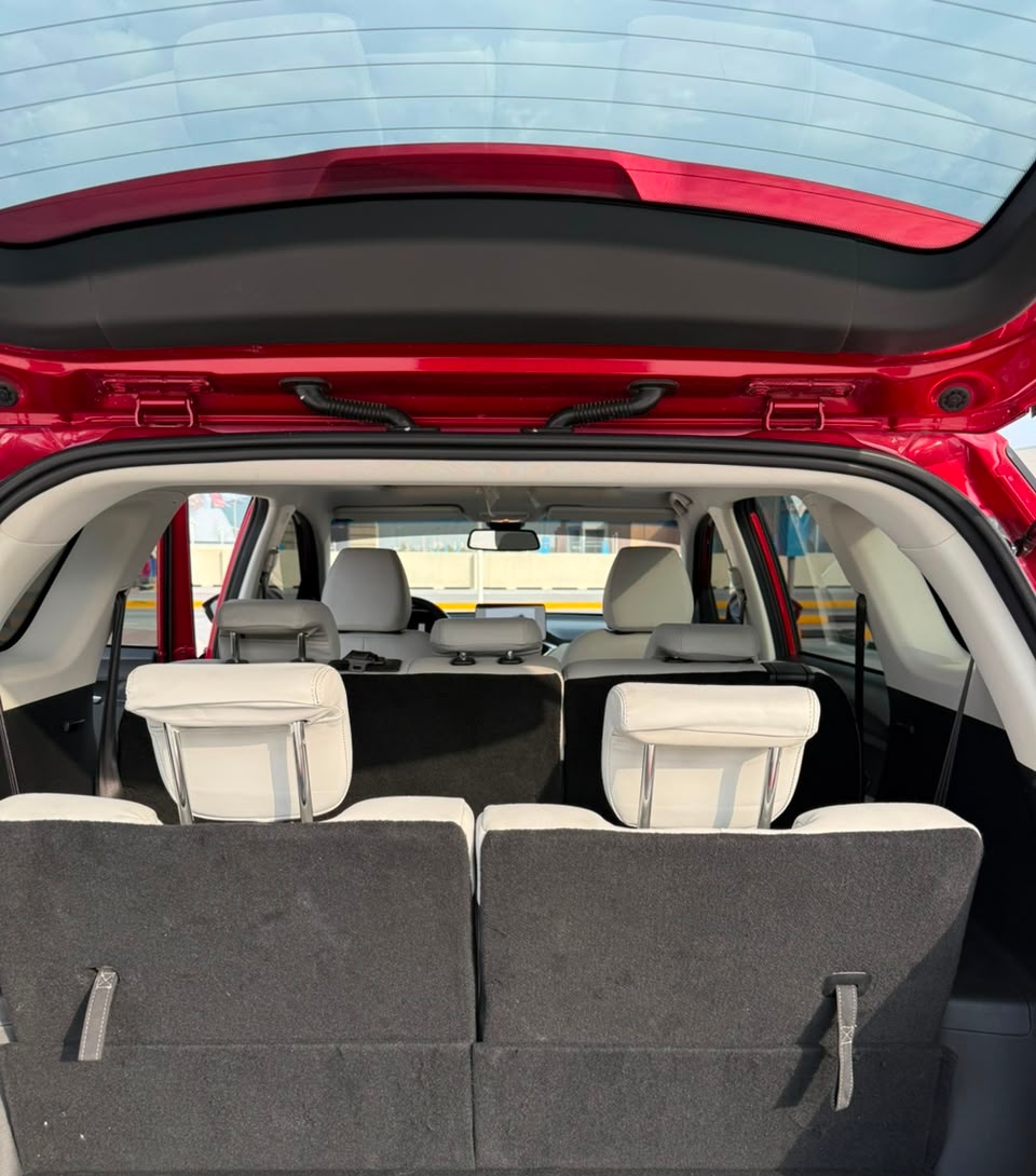 Red Chevrolet Captiva 7-Seater 2023