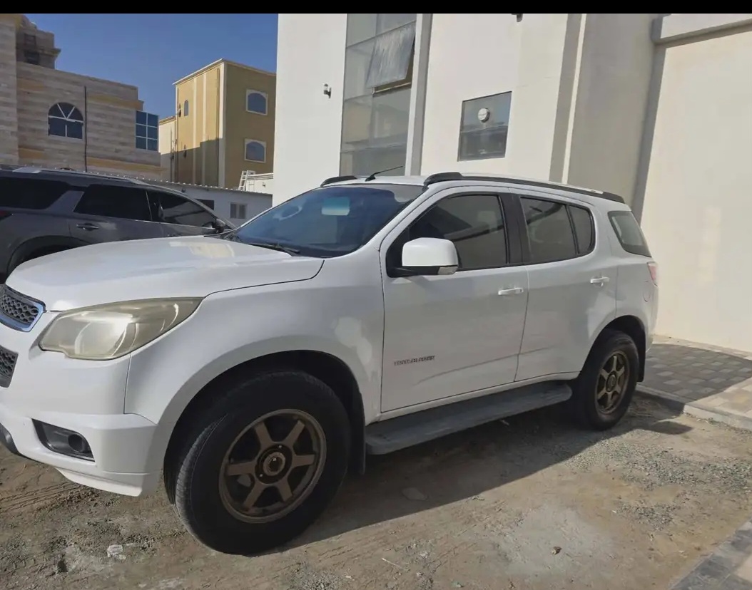 White Chevrolet Trailblazer LT 2013