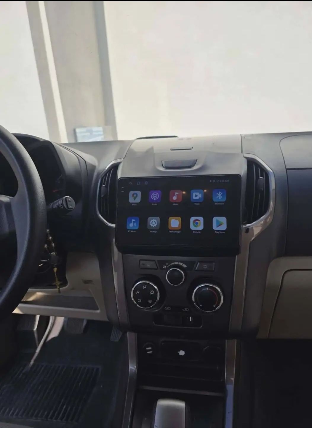 White Chevrolet Trailblazer LT 2013
