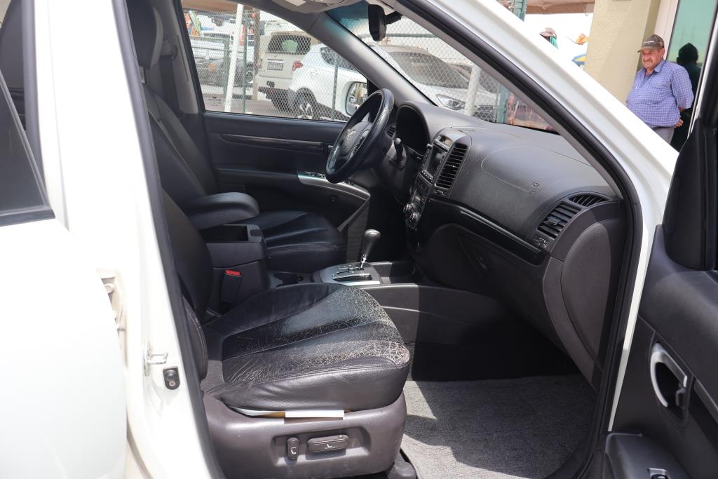 Blanc Hyundai Santa Fe SE 2010
