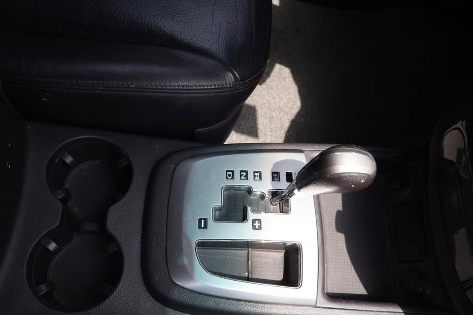 Weiß Hyundai Santa Fe Limited 2010