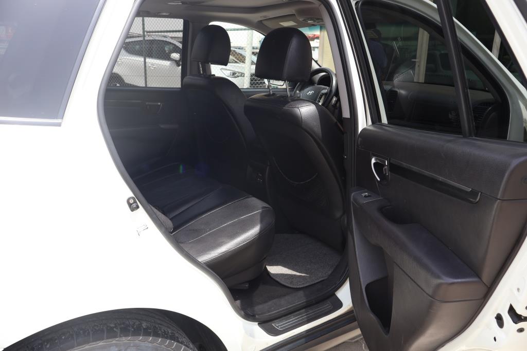 Weiß Hyundai Santa Fe Limited 2010