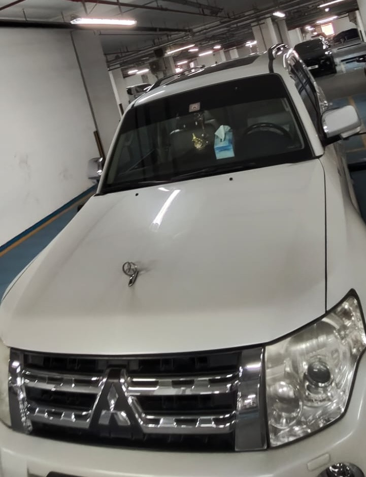 Pearl White Mitsubishi Pajero GLS 2014