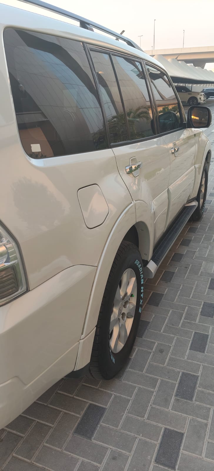 Pearl White Mitsubishi Pajero GLS 2014