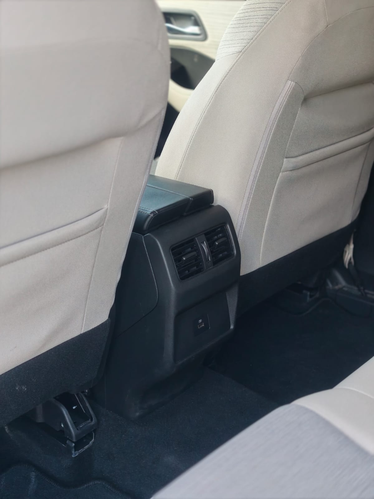 أبيض نيسان XTrail S 2025