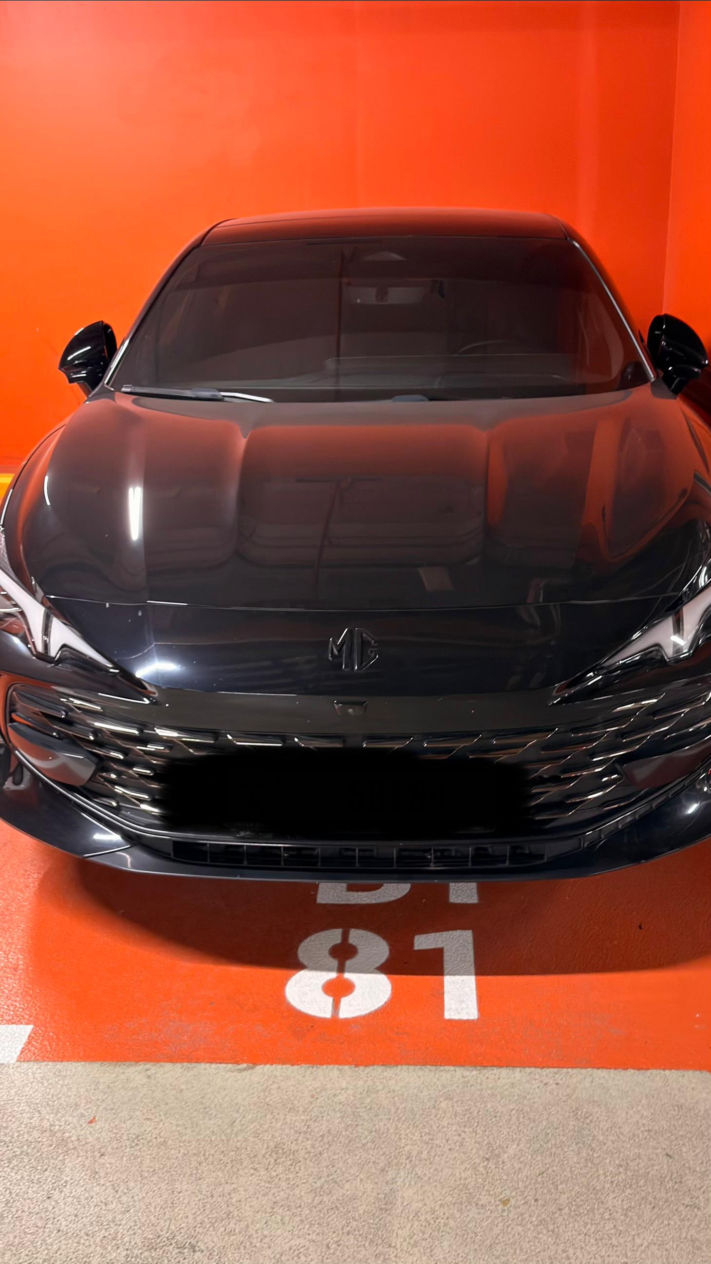 黑色的 MG 7 Luxury 2025