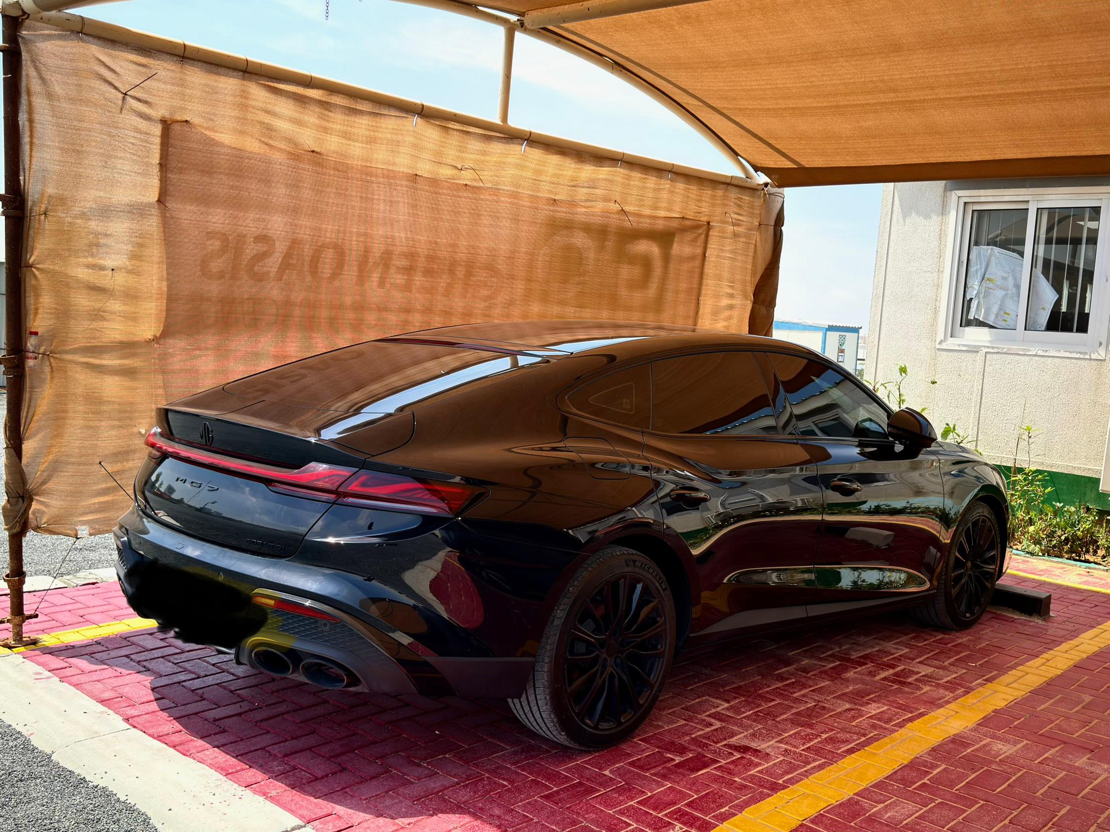 黑色的 MG 7 Luxury 2025