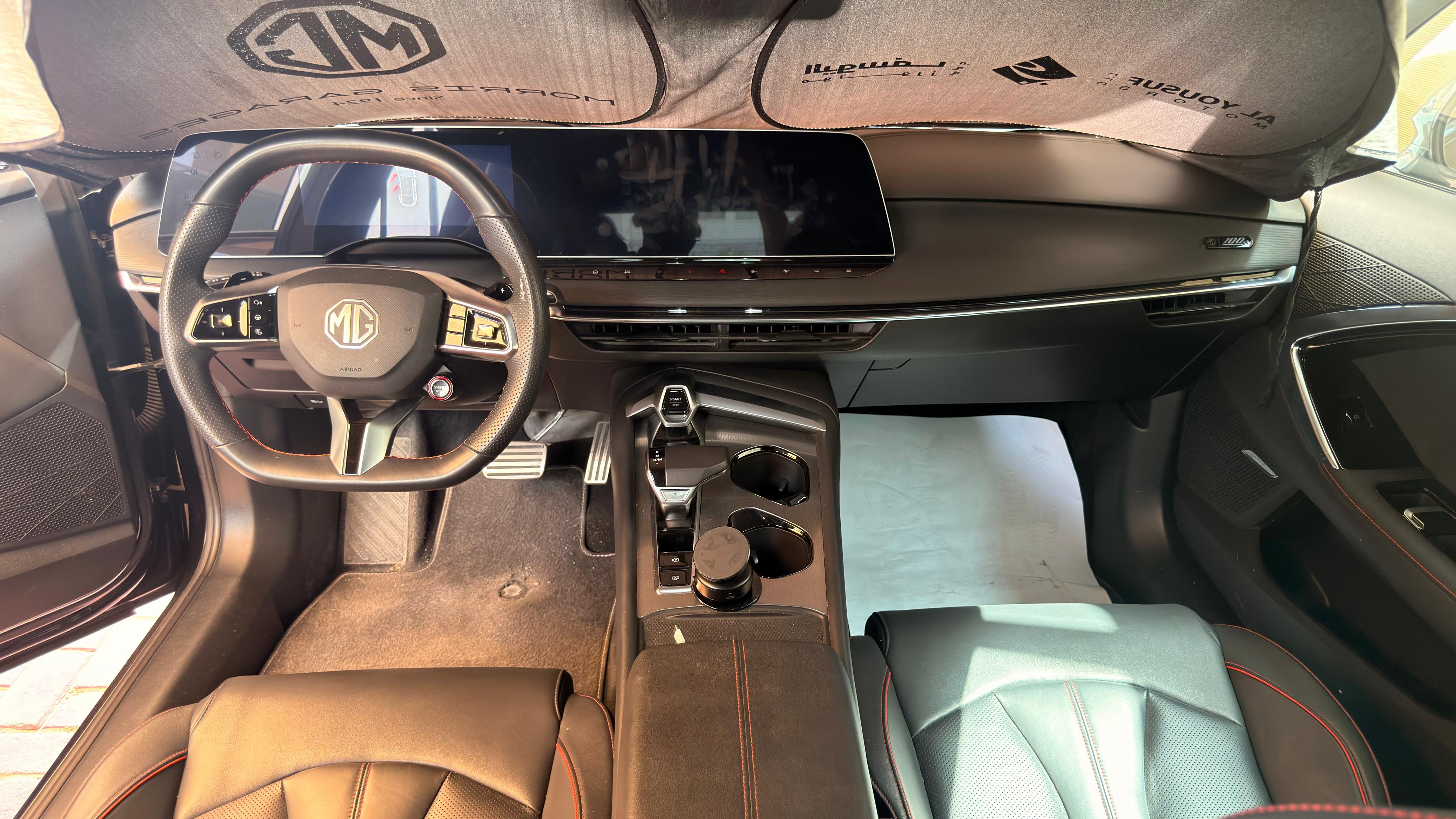 黑色的 MG 7 Luxury 2025
