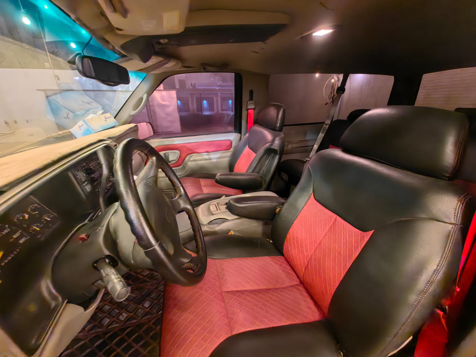 Black Chevrolet Tahoe Base 1997