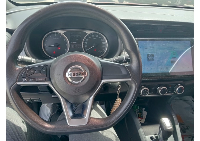 Burgundy Nissan Kicks S 2019