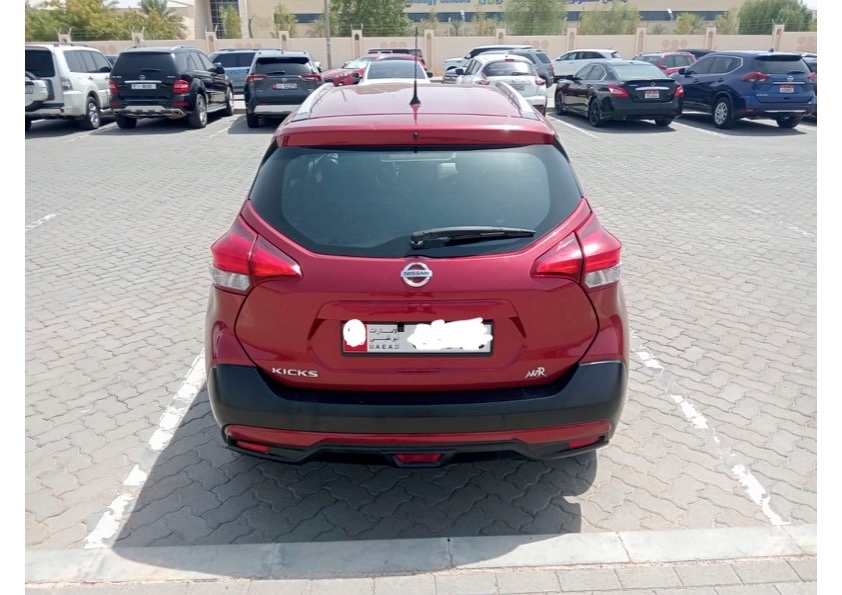 Burgundy Nissan Kicks S 2019