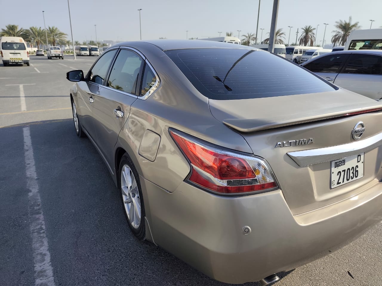 dorado Nissan Altima 2014
