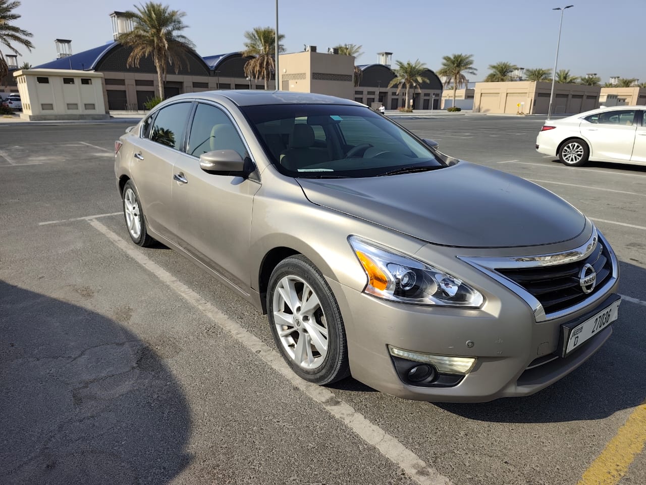 Golden Nissan Altima 2014