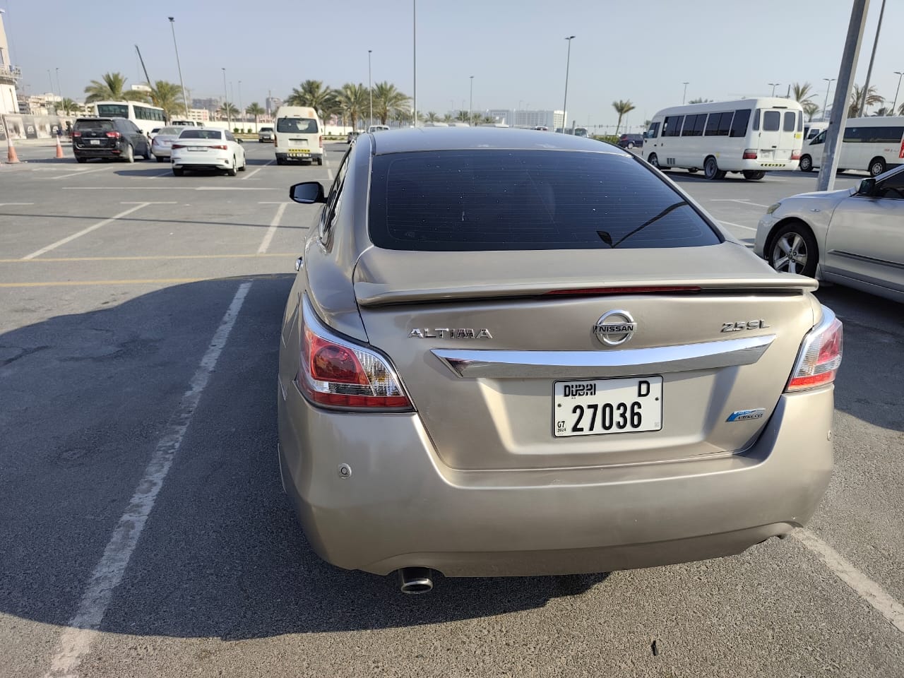 dorado Nissan Altima 2014