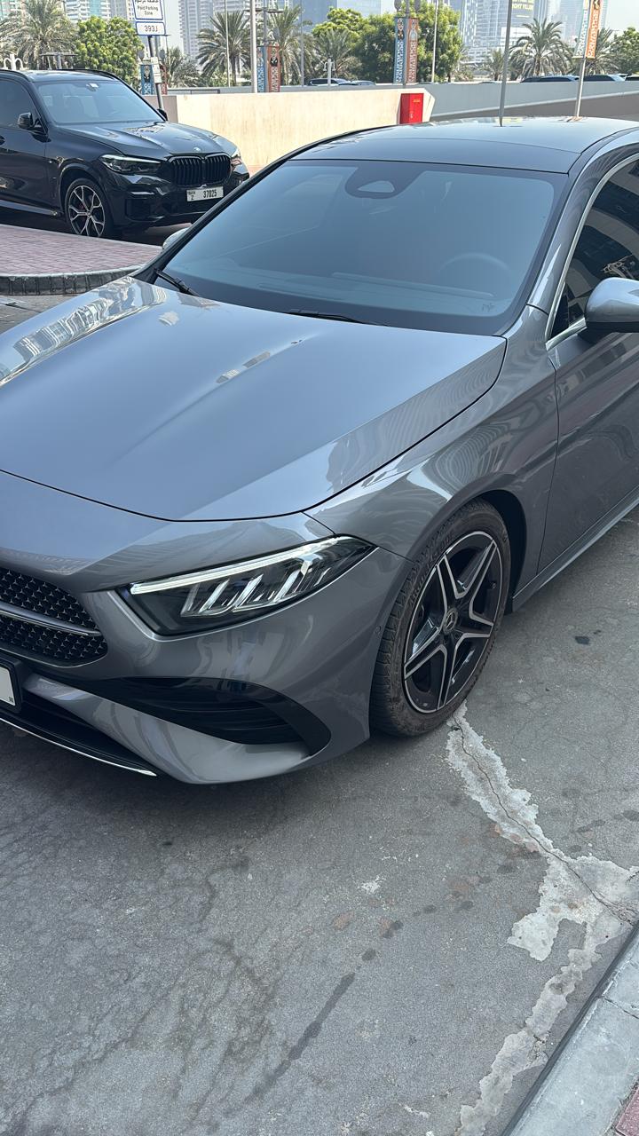 Grigio metallizzato Mercedes Benz A200 2024