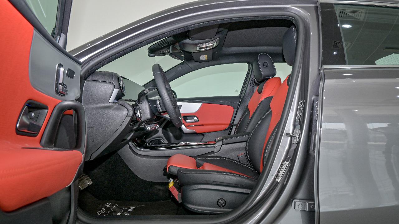 Grigio metallizzato Mercedes Benz A200 2024