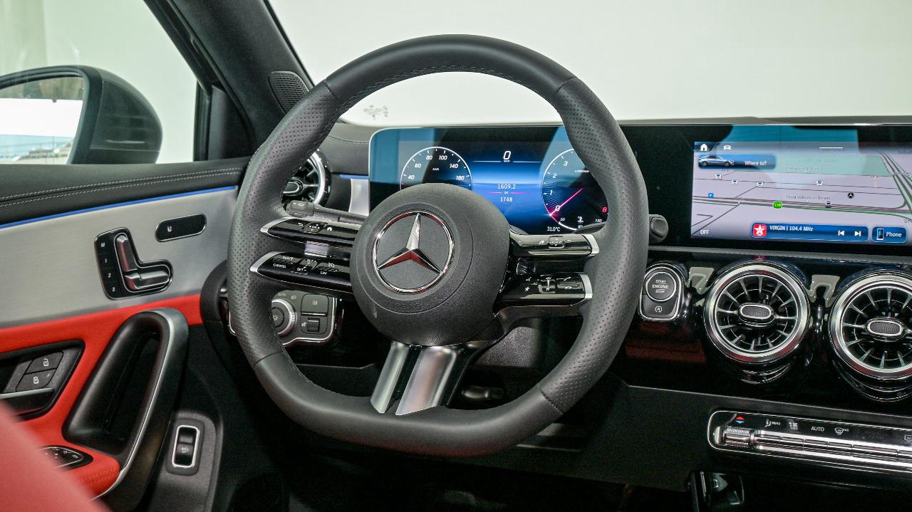 Grigio metallizzato Mercedes Benz A200 2024