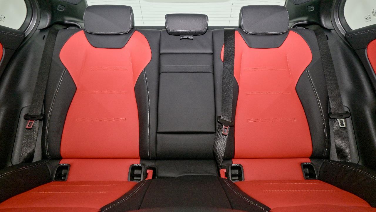 Grigio metallizzato Mercedes Benz A200 2024