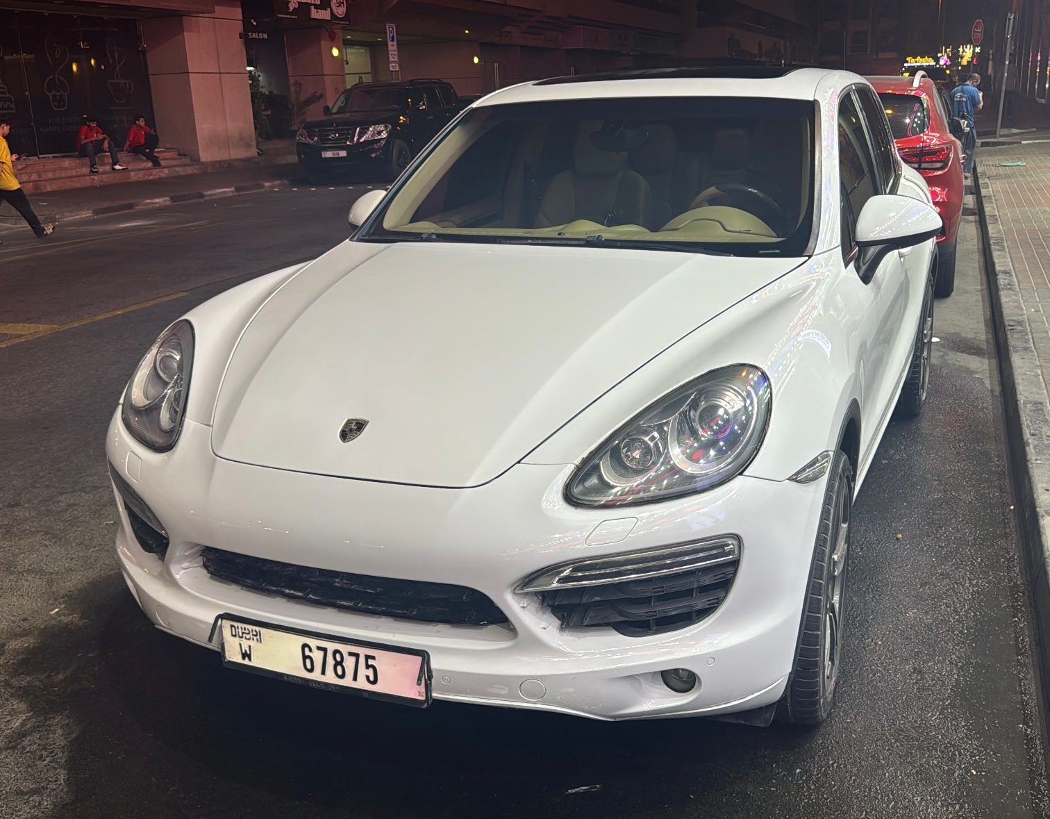 White Porsche Cayenne Standard 2013