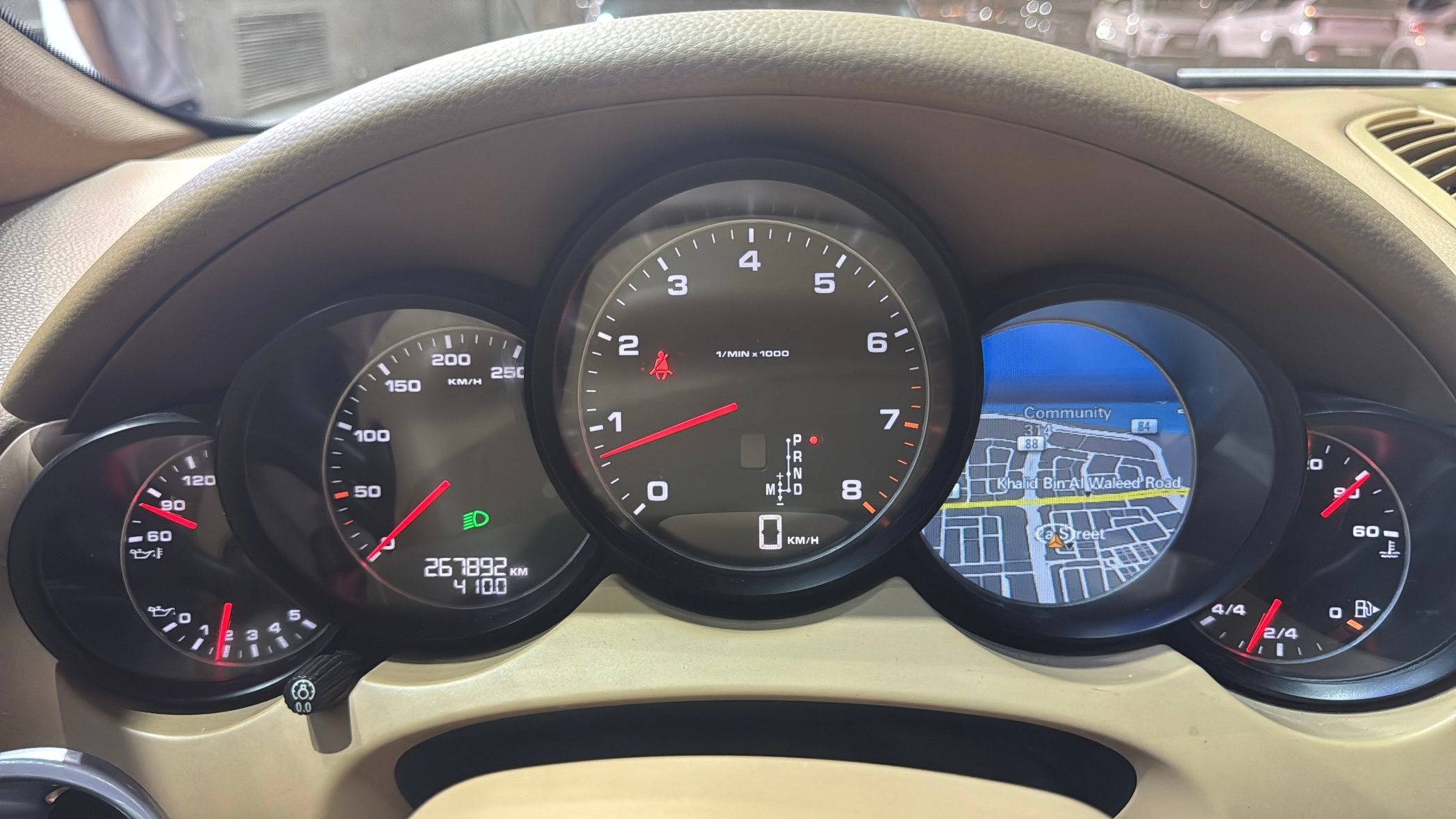 White Porsche Cayenne Standard 2013