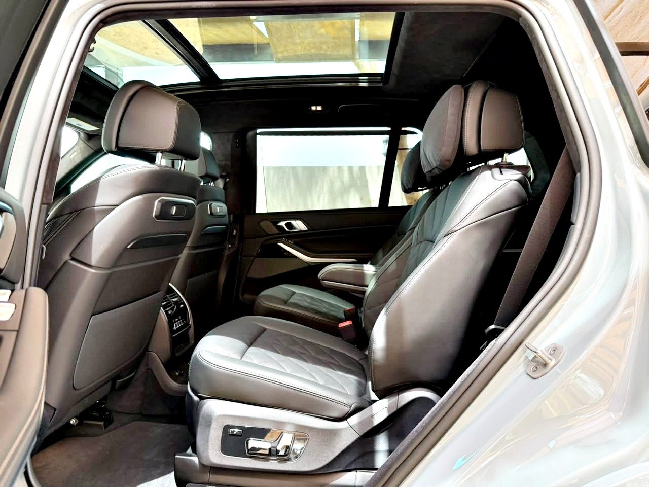 D'argento BMW X7 40I 2025