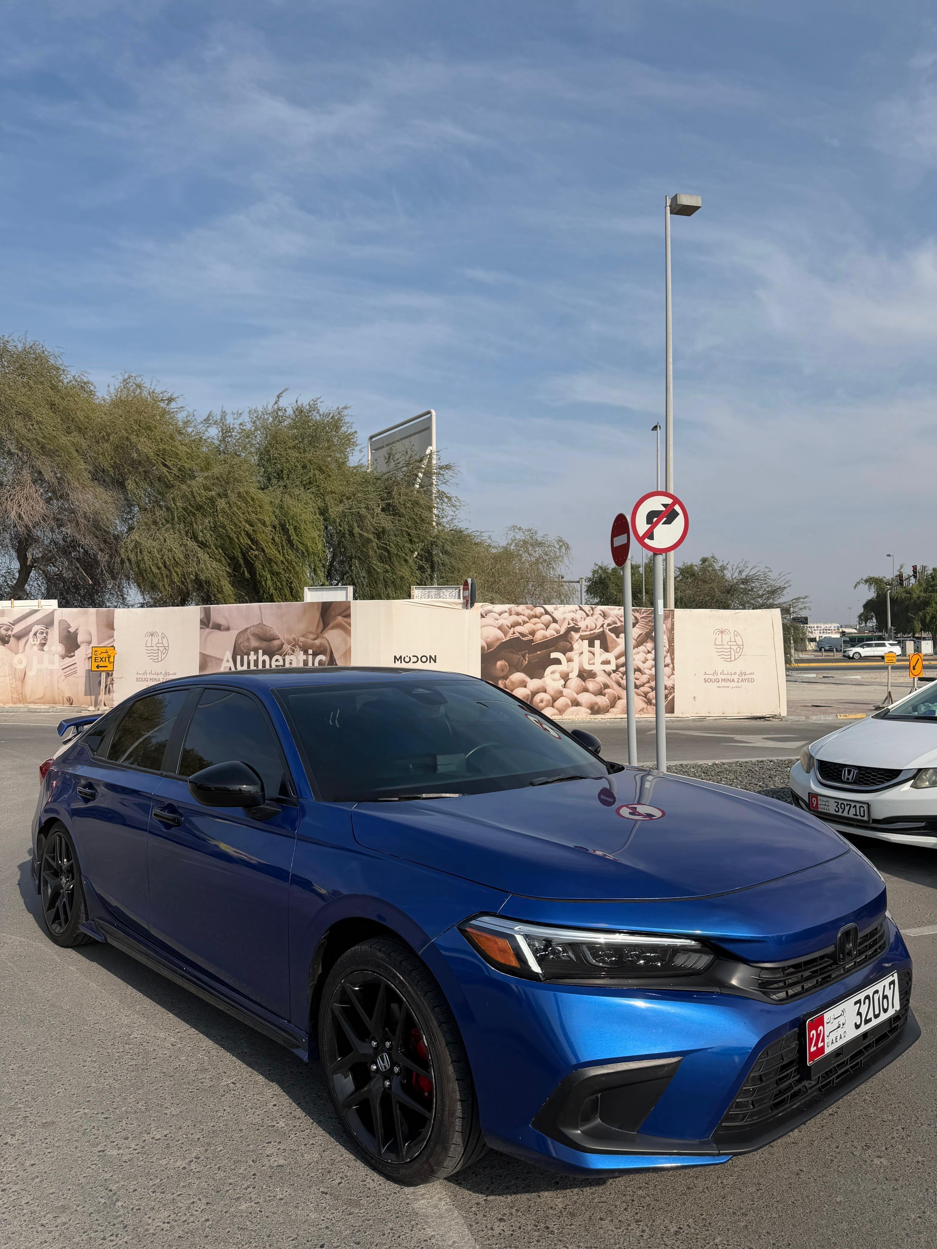 Blau Honda Civic Sport 2024