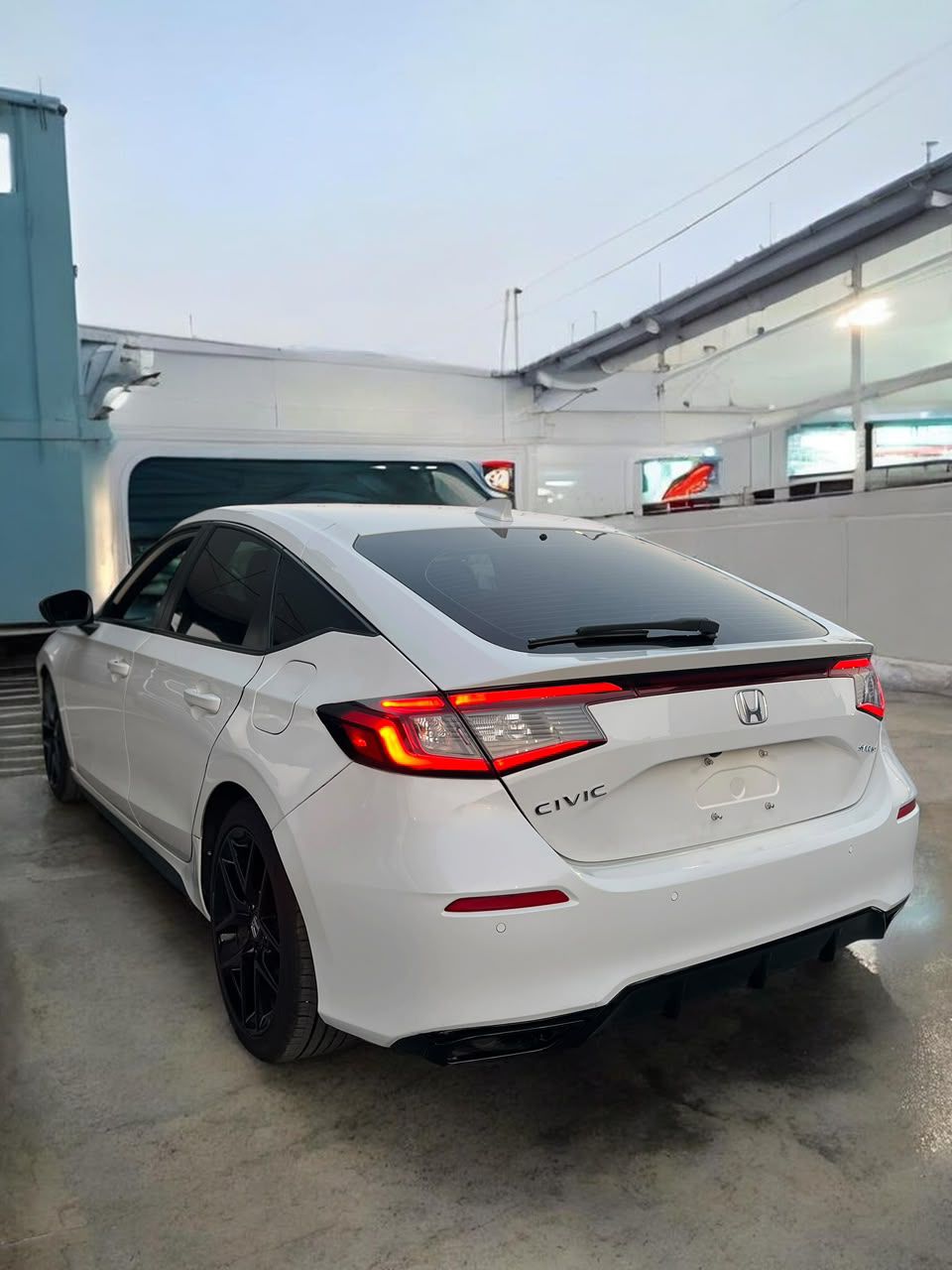Weiß Honda Civic Sport 2024