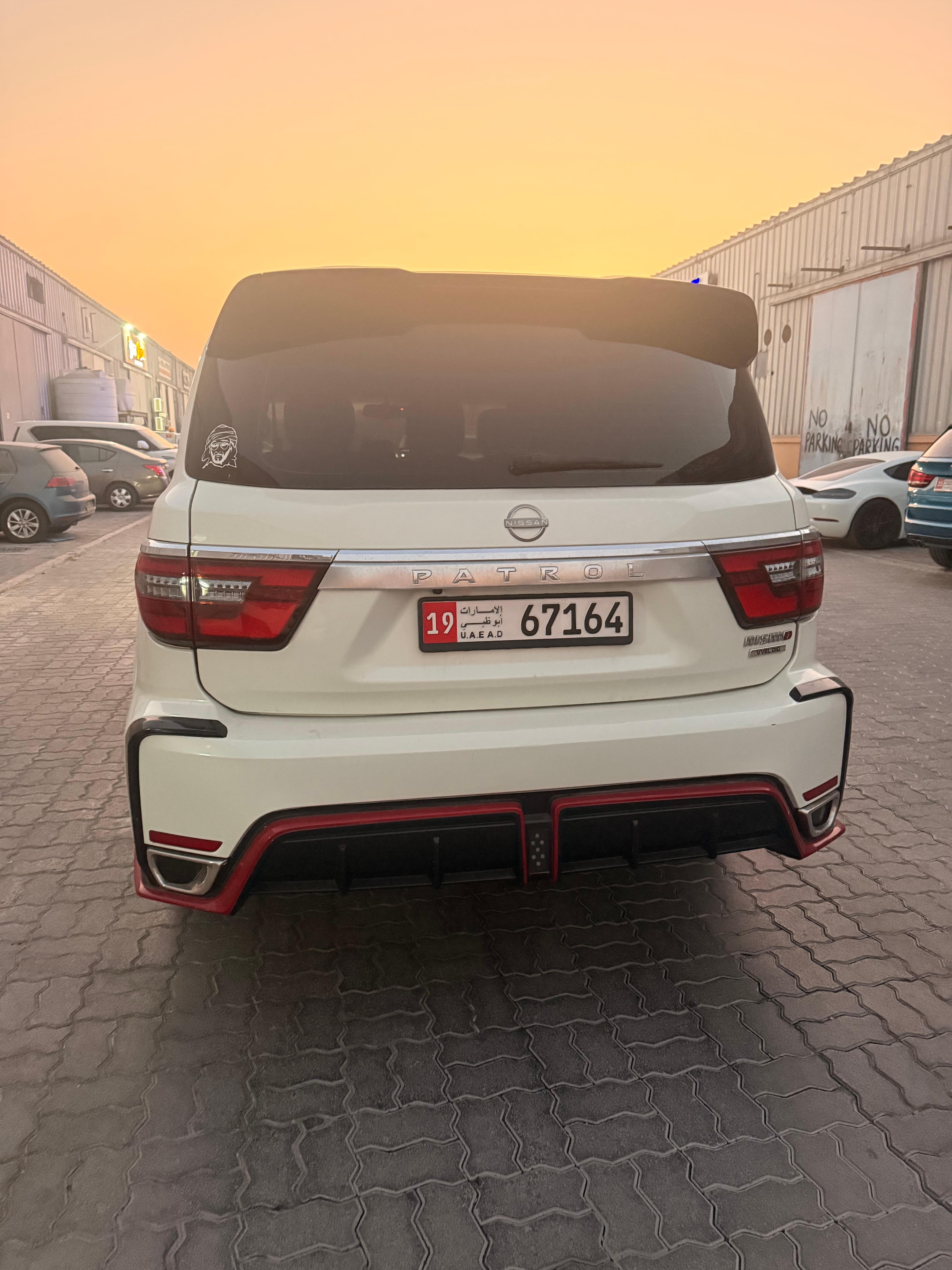 Blanc Nissan Patrol Platinum V8 2014