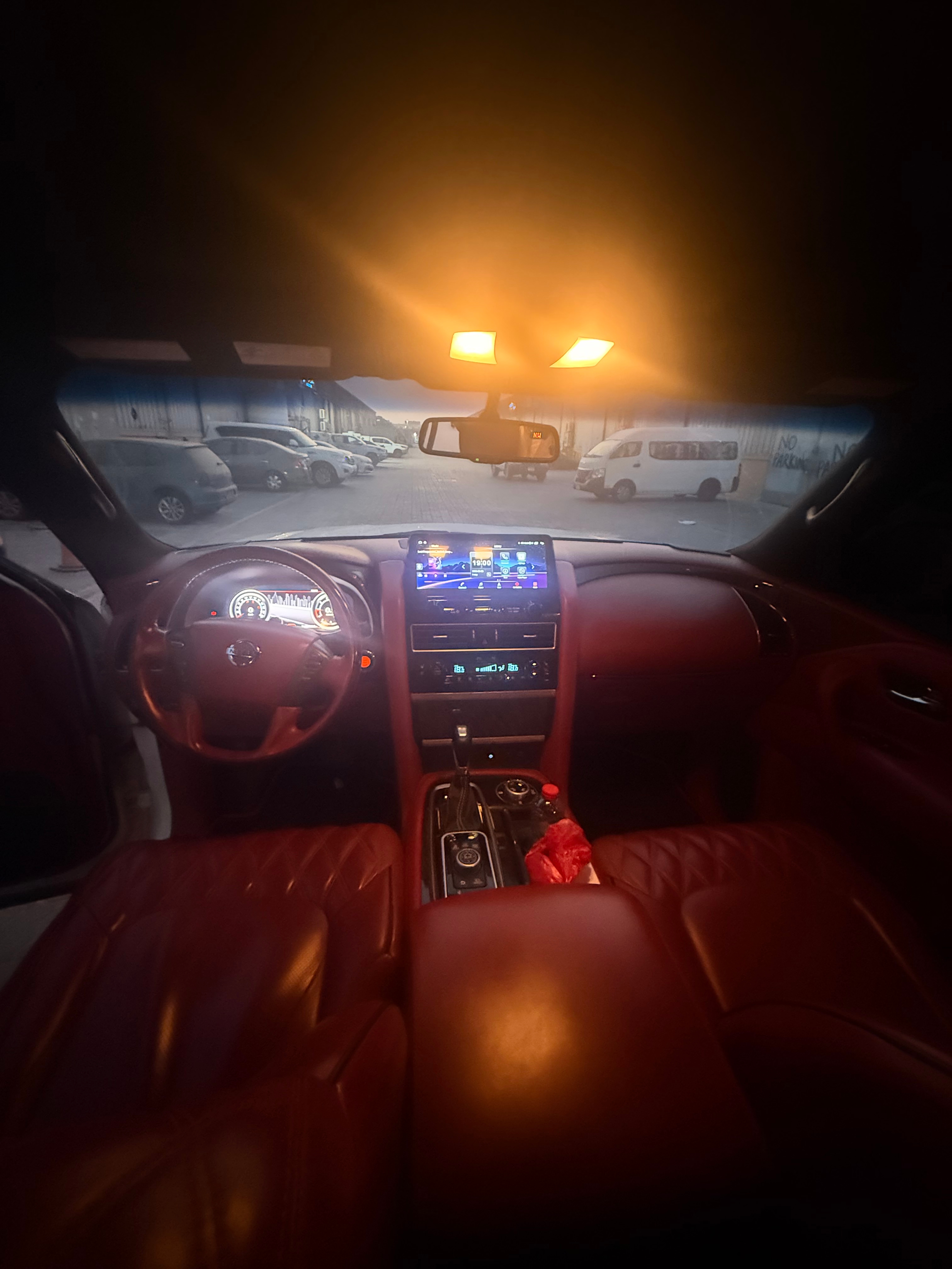 Bianca Nissan Patrol Platinum V8 2014