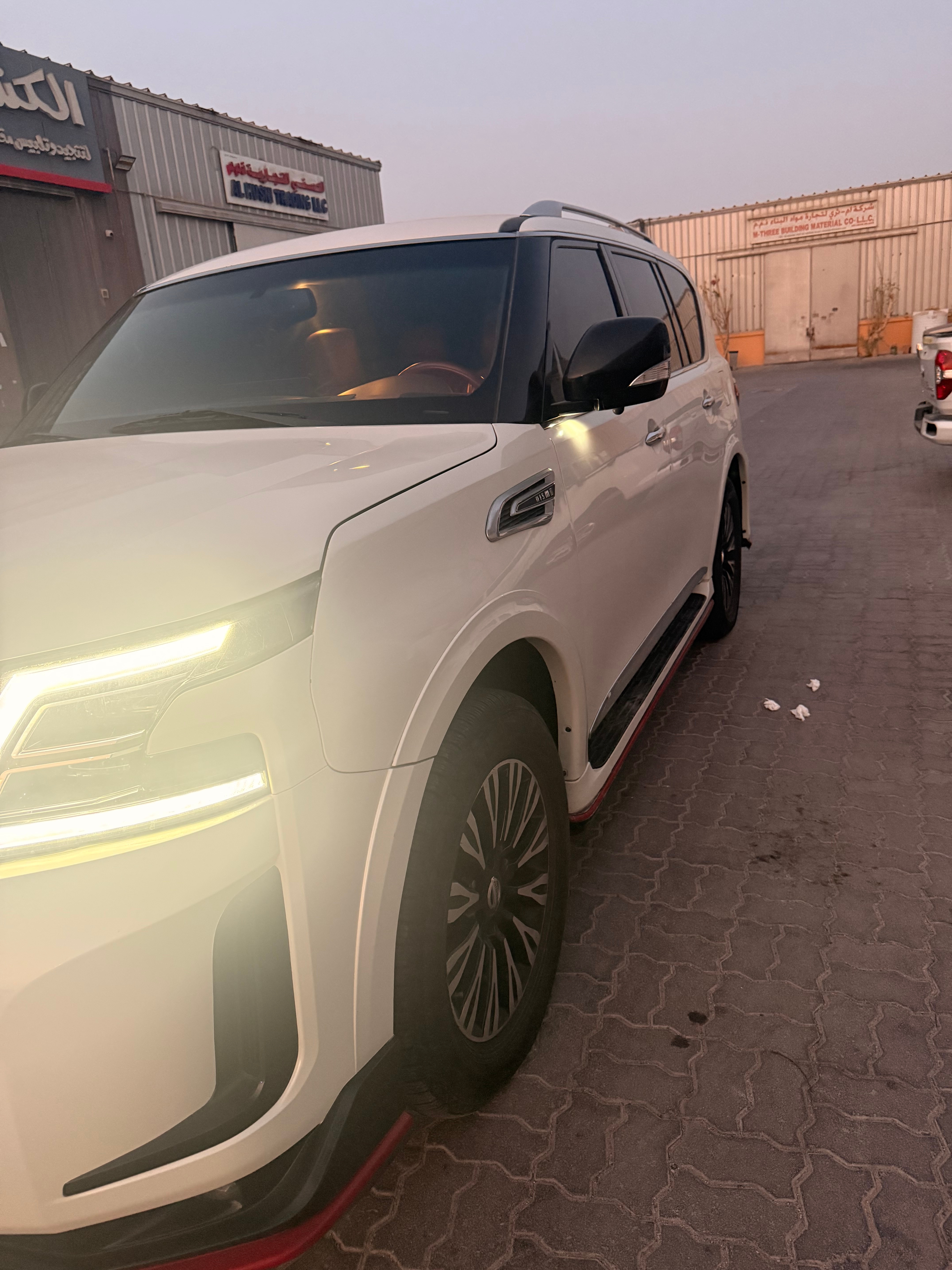 White Nissan Patrol Platinum V8 2014