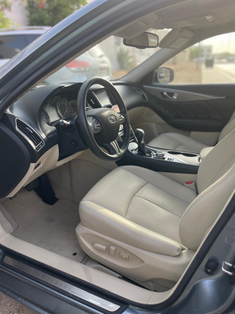 Azul Infiniti Q50 2.0t 2017