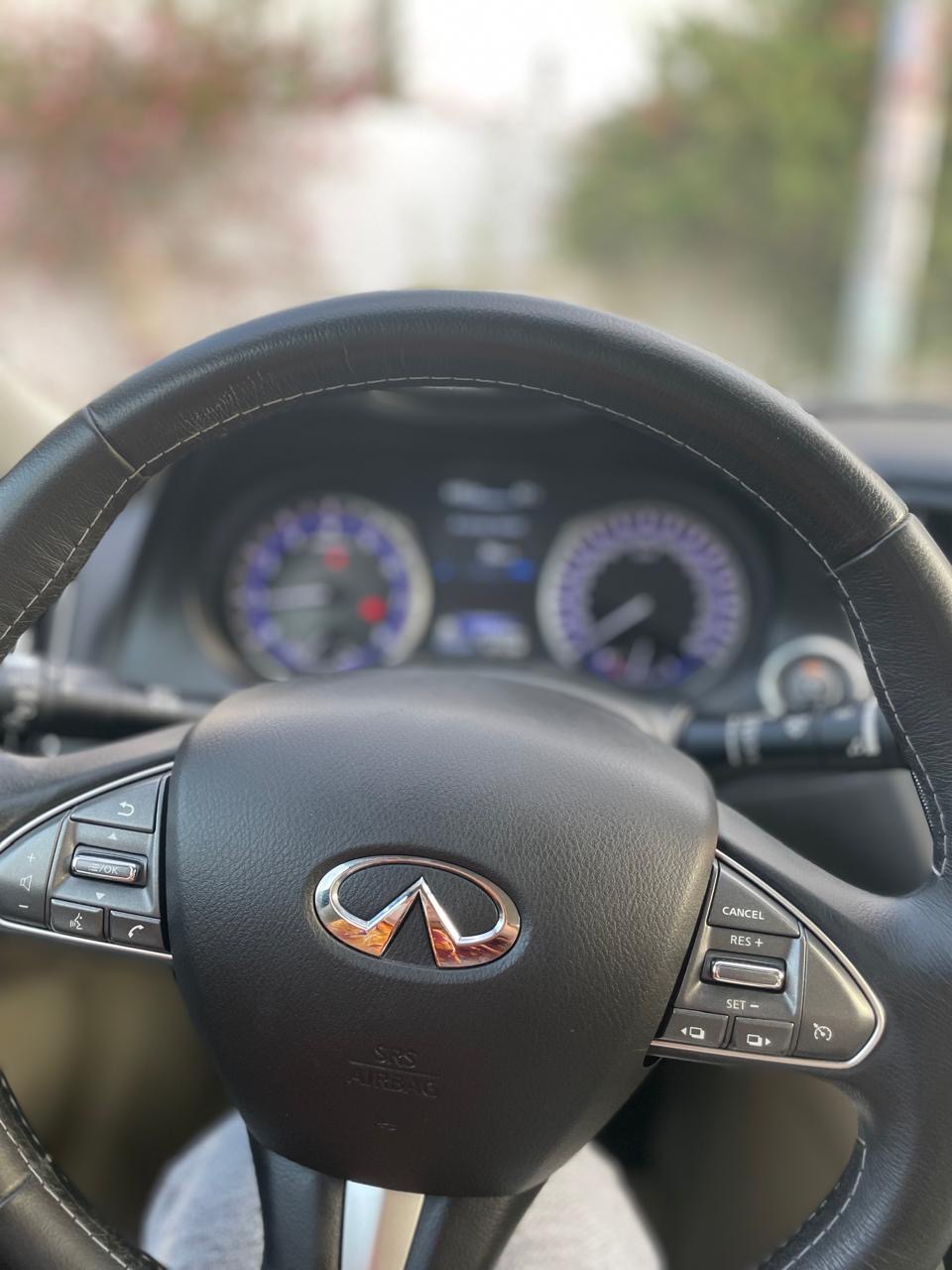 Azul Infiniti Q50 2.0t 2017