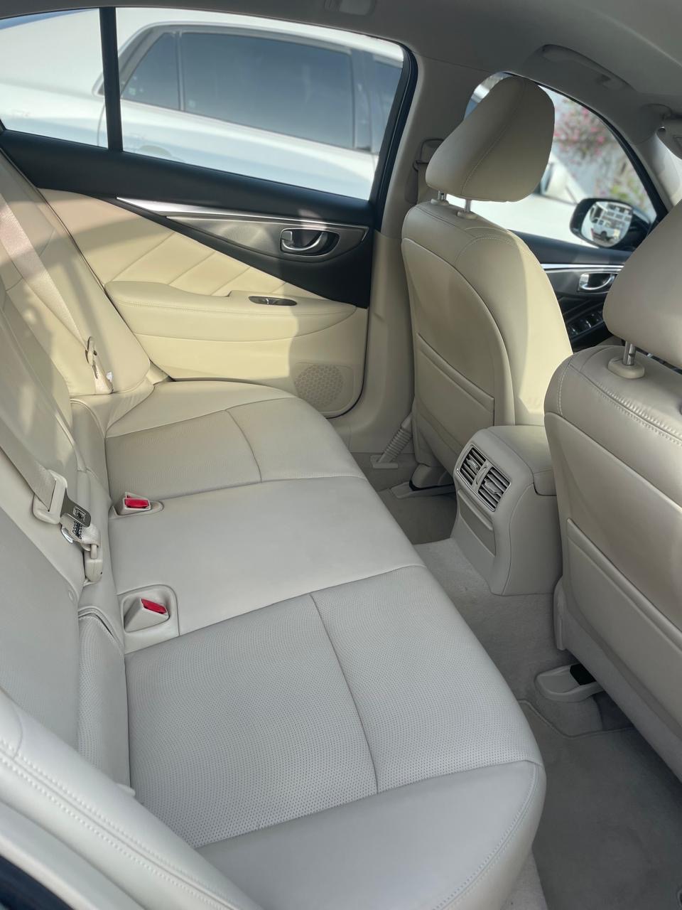 Azul Infiniti Q50 2.0t 2017