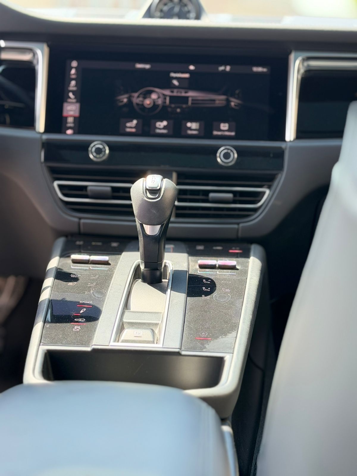 深灰色 保时捷 Macan Sport Edition 2024年
